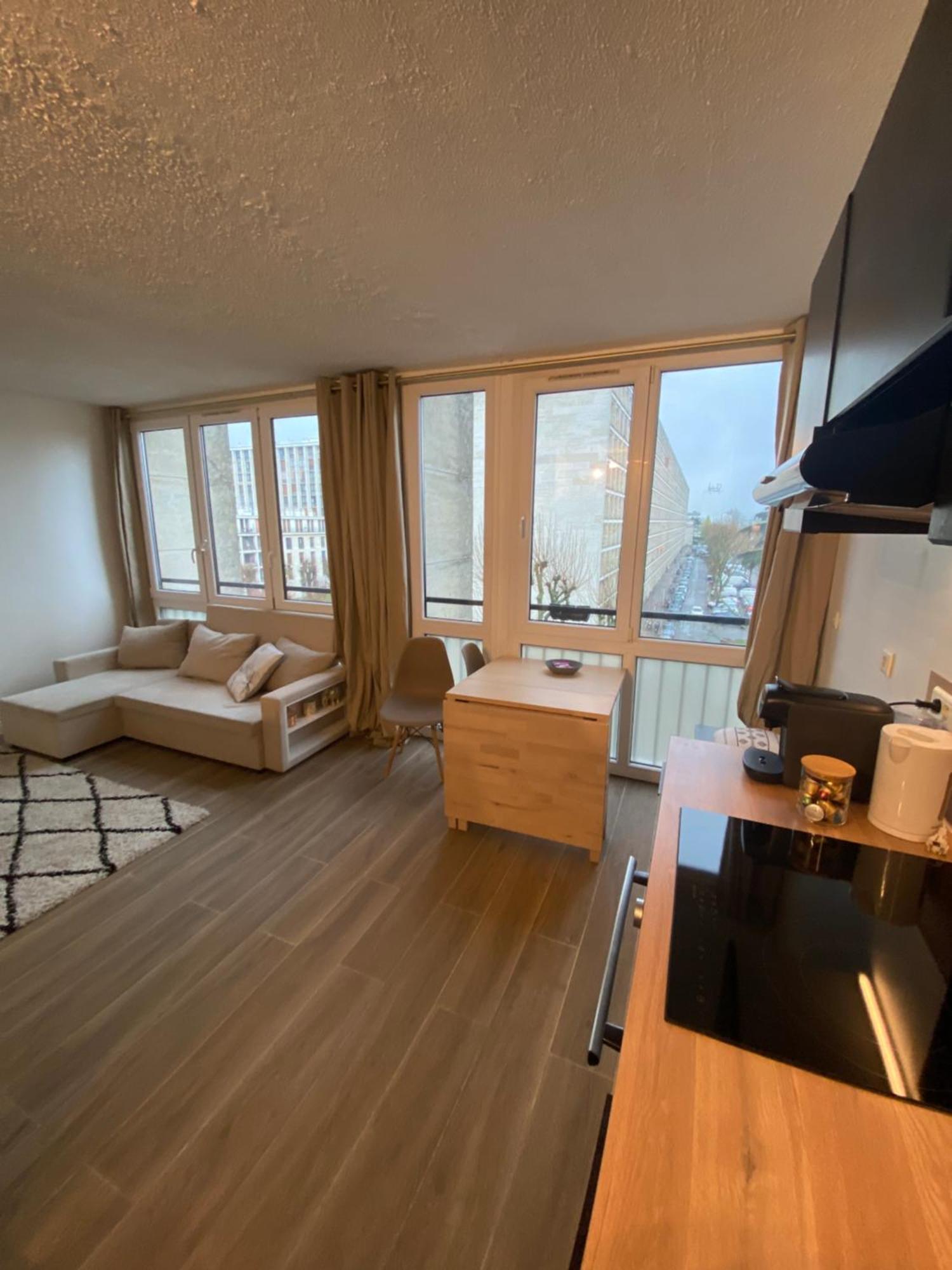 Moderne 2 Proche Paris